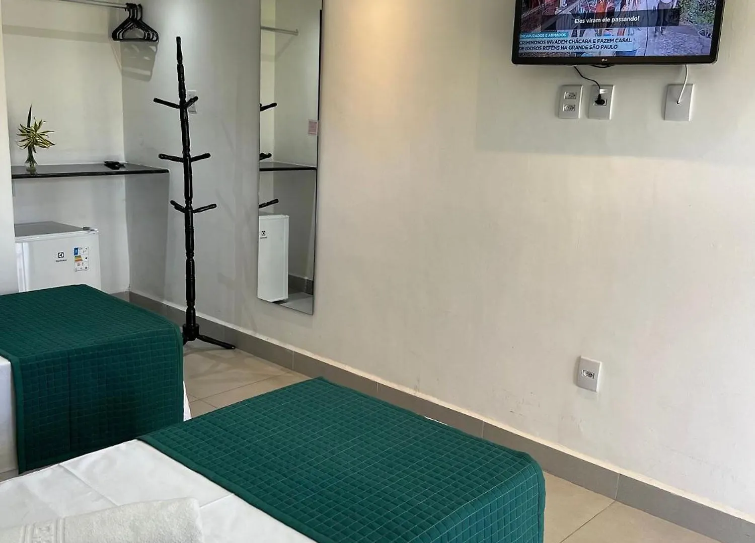 O Beira Mar Praia Hotel Esta Localizado Na Orla, Na Praia De Taperapuan, Cafe Incluso, Wi-Fi 500Mb, Piscinas, Estacionamento Privativo, Ar Condicionado Split, Smart Tv, Frigobar, Porto Seguro Appartement