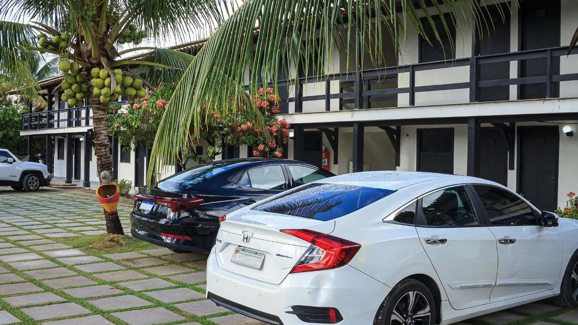 O Beira Mar Praia Hotel Esta Localizado Na Orla, Na Praia De Taperapuan, Cafe Incluso, Wi-Fi 500Mb, Piscinas, Estacionamento Privativo, Ar Condicionado Split, Smart Tv, Frigobar, Porto Seguro