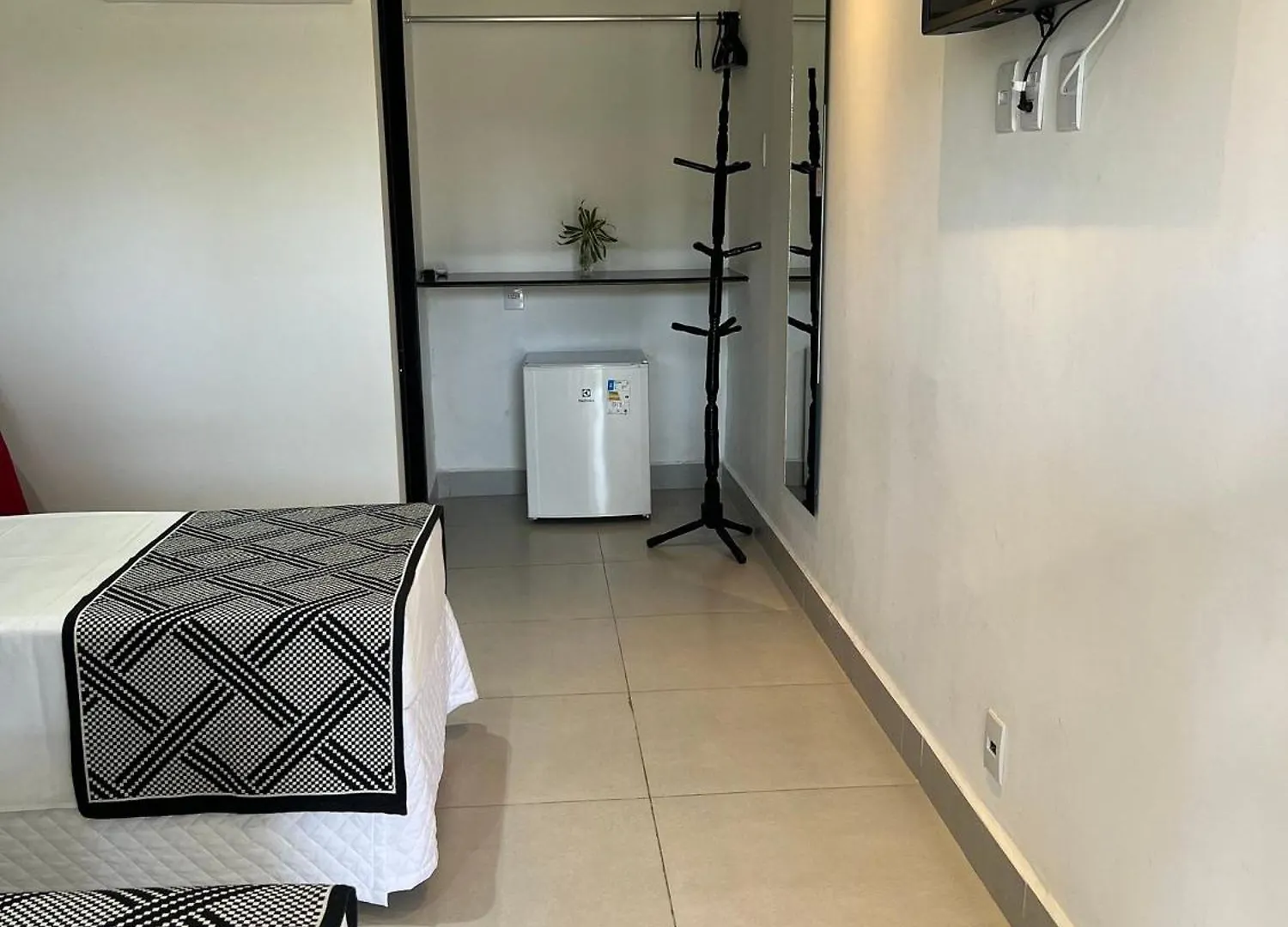 O Beira Mar Praia Hotel Esta Localizado Na Orla, Na Praia De Taperapuan, Cafe Incluso, Wi-Fi 500Mb, Piscinas, Estacionamento Privativo, Ar Condicionado Split, Smart Tv, Frigobar, ポルトセグロ