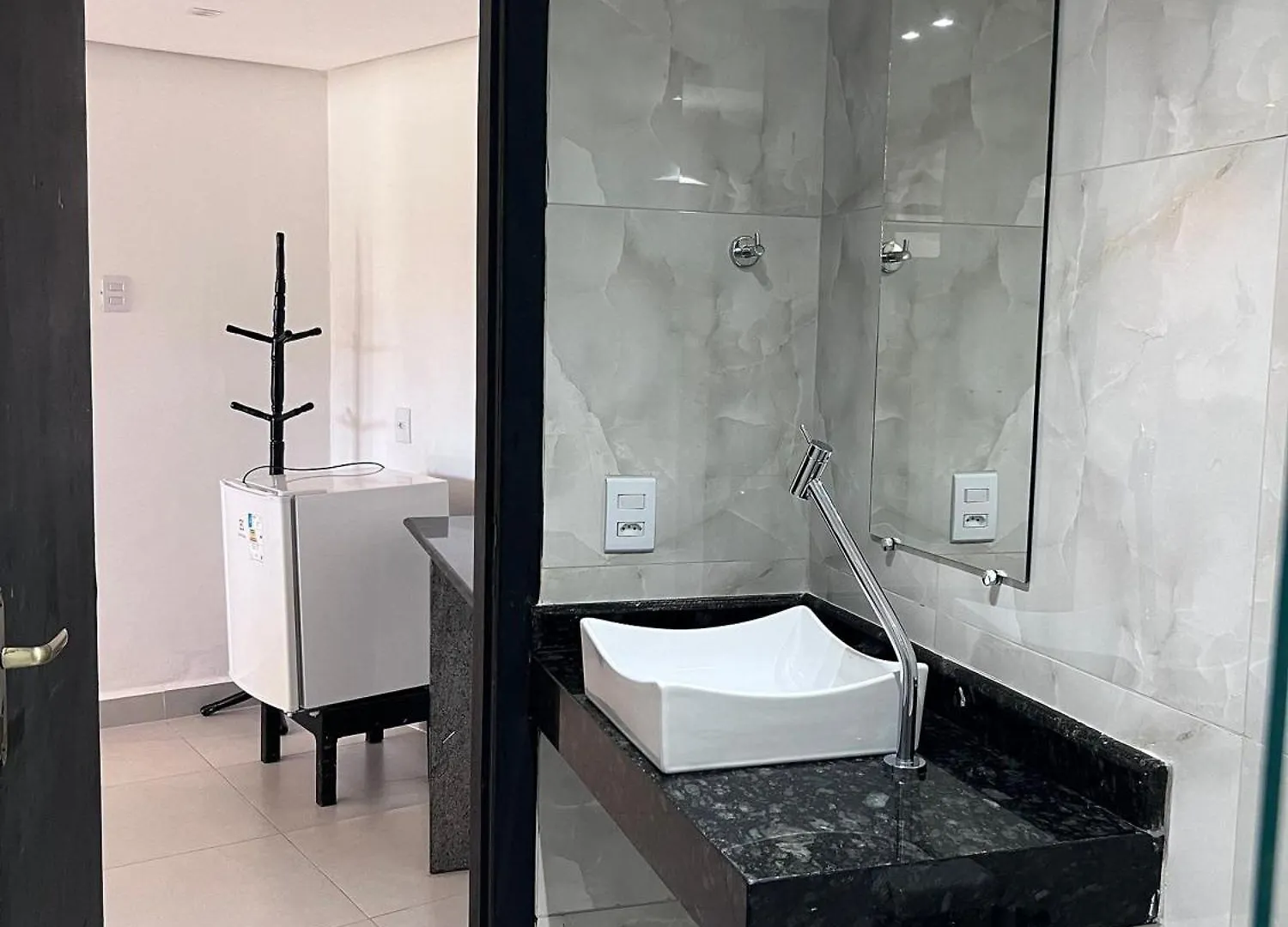 O Beira Mar Praia Hotel Esta Localizado Na Orla, Na Praia De Taperapuan, Cafe Incluso, Wi-Fi 500Mb, Piscinas, Estacionamento Privativo, Ar Condicionado Split, Smart Tv, Frigobar, ポルトセグロ 0*,
