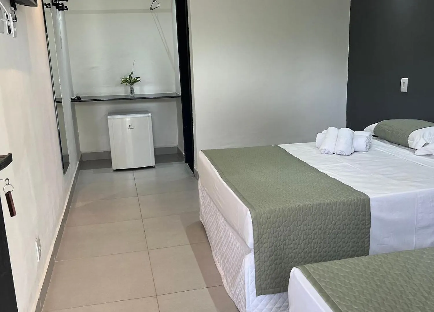 O Beira Mar Praia Hotel Esta Localizado Na Orla, Na Praia De Taperapuan, Cafe Incluso, Wi-Fi 500Mb, Piscinas, Estacionamento Privativo, Ar Condicionado Split, Smart Tv, Frigobar, ポルトセグロ 0*,
