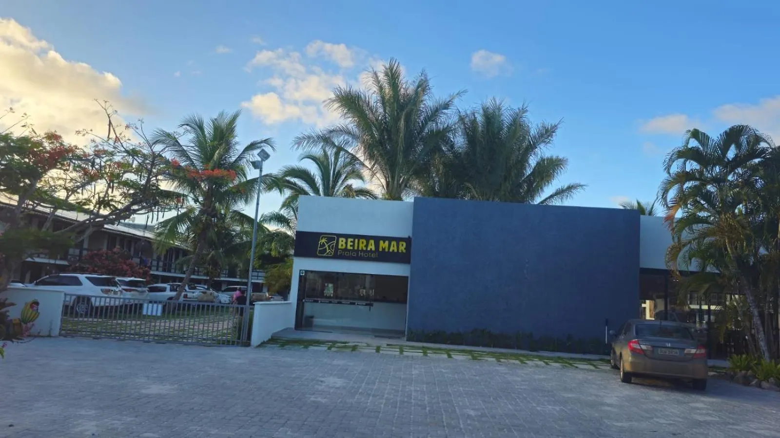 O Beira Mar Praia Hotel Esta Localizado Na Orla, Na Praia De Taperapuan, Cafe Incluso, Wi-Fi 500Mb, Piscinas, Estacionamento Privativo, Ar Condicionado Split, Smart Tv, Frigobar, ポルトセグロ ブラジル