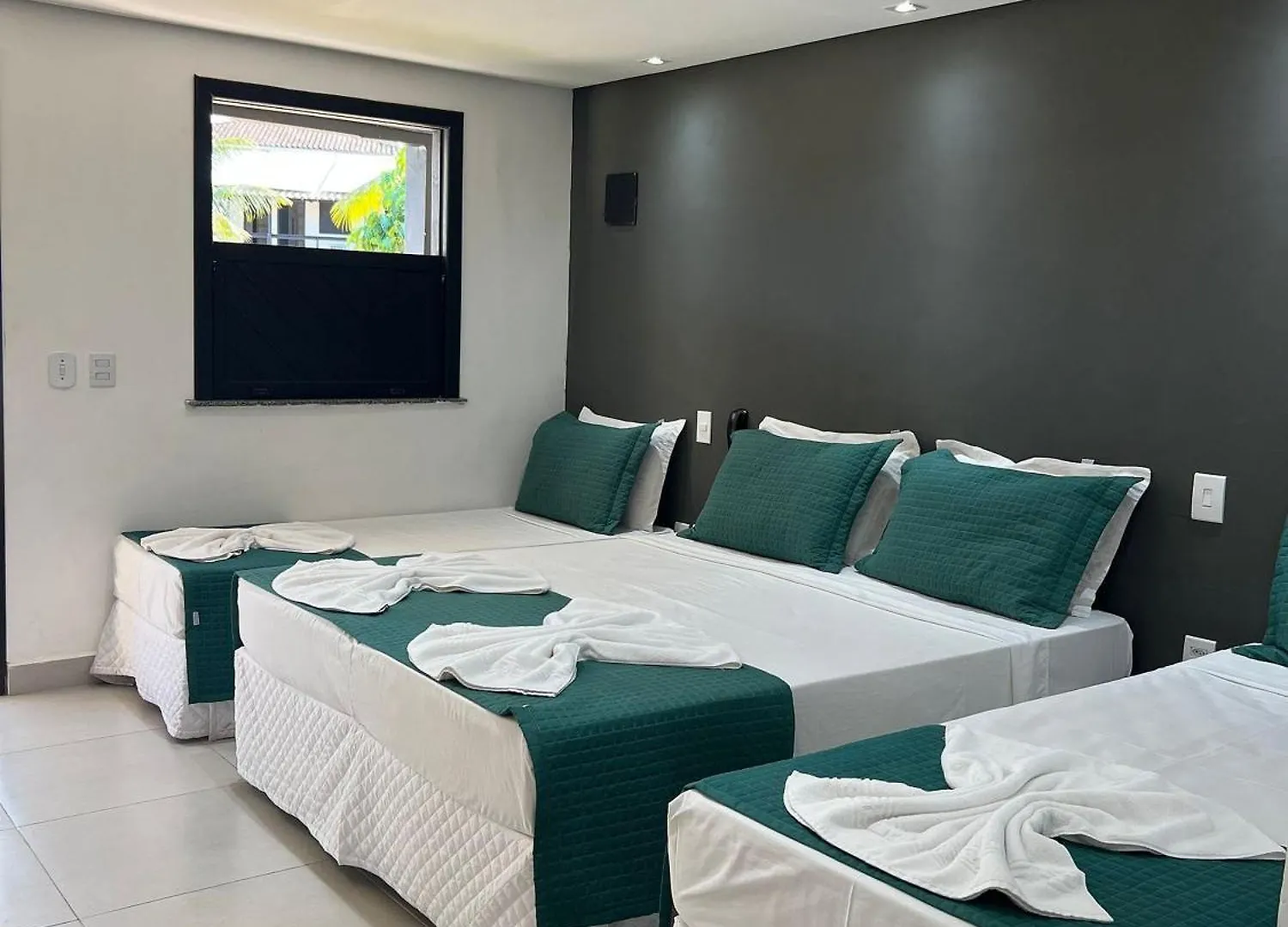 O Beira Mar Praia Hotel Esta Localizado Na Orla, Na Praia De Taperapuan, Cafe Incluso, Wi-Fi 500Mb, Piscinas, Estacionamento Privativo, Ar Condicionado Split, Smart Tv, Frigobar, ポルトセグロ アパート